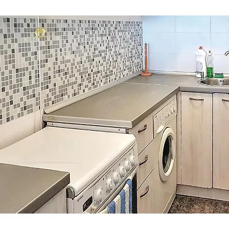 펜션 Four-bedroom Holiday In *