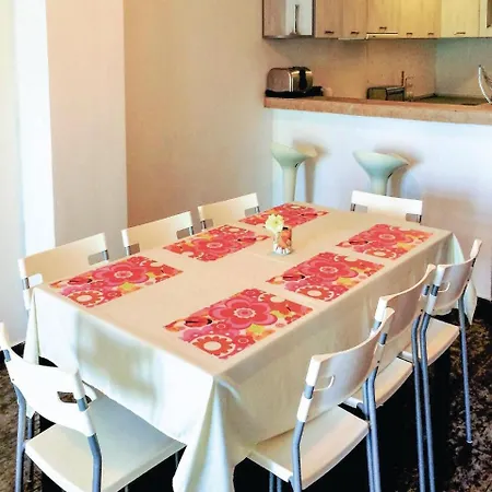 펜션 Four-bedroom Holiday In