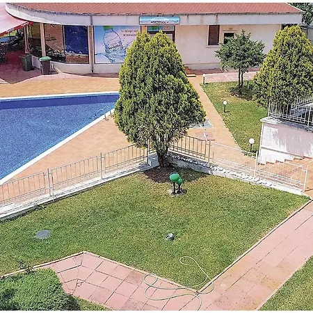 펜션 Four-bedroom Holiday In
