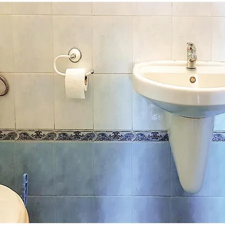بيت للعطل Four-bedroom Holiday In *