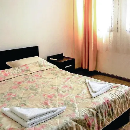 بيت للعطل Four-bedroom Holiday In