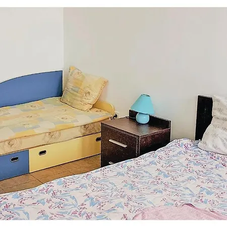 بيت للعطل Four-bedroom Holiday In